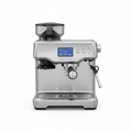 ماكينة إسبريسو Breville Barista Pro على خلفية بيضاء